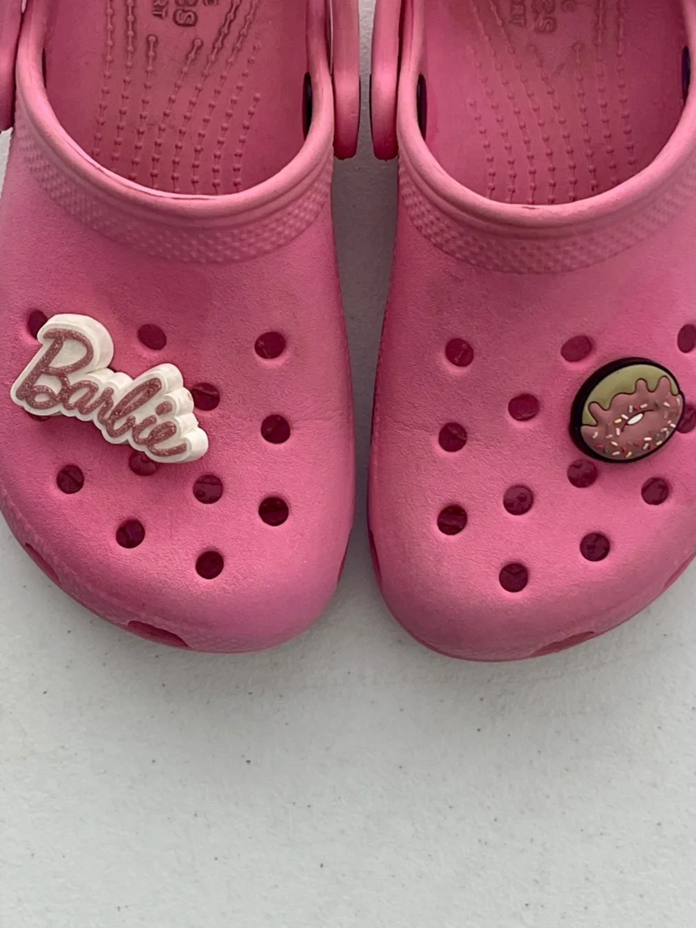 Crocs Kids Pink Clog Water Shoes, Barbie/Doughnut Jibbutz Charms Size 10